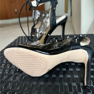 Jessica Simpson leather spiked heels
Size 5.5 4” heel